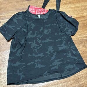 Lululemon camo tee